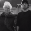 Orelsan a dévoilé le clip du titre J'essaye, j'essaye interprété par son groupe les Casseurs Flowters et dans lequel apparaît sa grand-mère Jeannine. Image extraite d'une vidéo postée sur Youtube, le 13 janvier 2016.