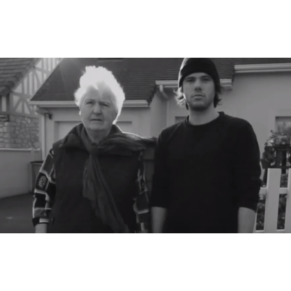 Orelsan a dévoilé le clip du titre J'essaye, j'essaye interprété par son groupe les Casseurs Flowters et dans lequel apparaît sa grand-mère Jeannine. Image extraite d'une vidéo postée sur Youtube, le 13 janvier 2016.