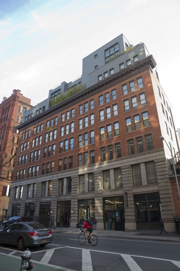Vue extérieure de l'immeuble où vivait David Bowie dans un appartement au 285 sur Lafayette Street dans le quartier de Soho à à New York, le 7 décembre 2015.