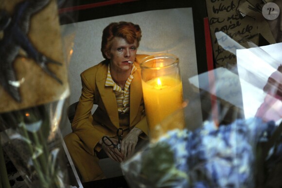 Hommages devant l'appartement de David Bowie à New York le 11 janvier 2016.