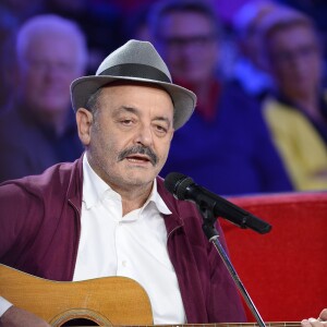 Louis Chedid - Enregistrement de l'émission "Vivement Dimanche" à Paris le 13 janvier 2016 et qui sera diffusée le 17 janvier 2016. Invité principal Les Chevaliers du Fiel. ©Coadic Guirec/Bestimage