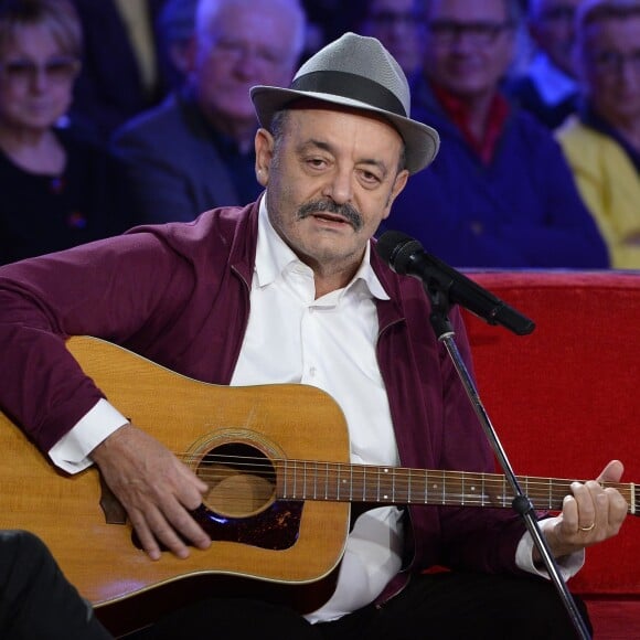 Louis Chedid - Enregistrement de l'émission "Vivement Dimanche" à Paris le 13 janvier 2016 et qui sera diffusée le 17 janvier 2016. Invité principal Les Chevaliers du Fiel. ©Coadic Guirec/Bestimage