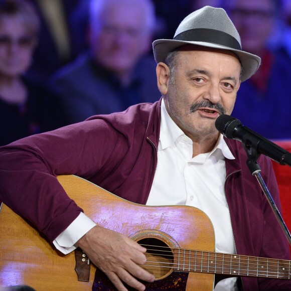 Louis Chedid - Enregistrement de l'émission "Vivement Dimanche" à Paris le 13 janvier 2016 et qui sera diffusée le 17 janvier 2016. Invité principal Les Chevaliers du Fiel. ©Coadic Guirec/Bestimage