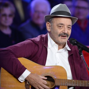 Louis Chedid - Enregistrement de l'émission "Vivement Dimanche" à Paris le 13 janvier 2016 et qui sera diffusée le 17 janvier 2016. Invité principal Les Chevaliers du Fiel. ©Coadic Guirec/Bestimage