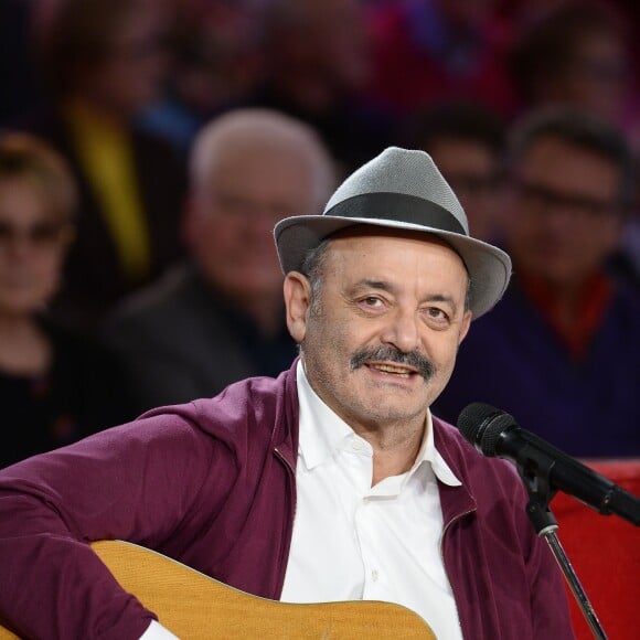 Louis Chedid - Enregistrement de l'émission "Vivement Dimanche" à Paris le 13 janvier 2016 et qui sera diffusée le 17 janvier 2016. Invité principal Les Chevaliers du Fiel. ©Coadic Guirec/Bestimage