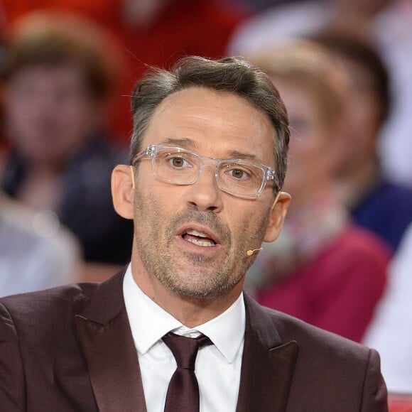 Julien Courbet - Enregistrement de l'émission "Vivement Dimanche" à Paris le 13 janvier 2016 et qui sera diffusée le 17 janvier 2016. Invité principal Les Chevaliers du Fiel. ©Coadic Guirec/Bestimage