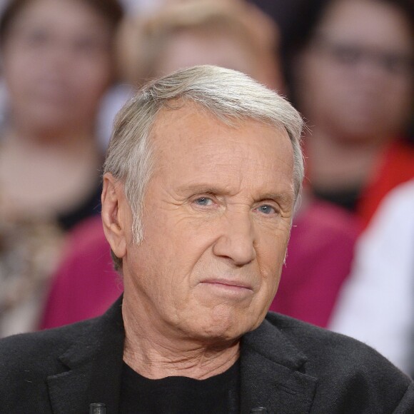 Yves Rénier - Enregistrement de l'émission "Vivement Dimanche" à Paris le 13 janvier 2016 et qui sera diffusée le 17 janvier 2016. Invité principal Les Chevaliers du Fiel. ©Coadic Guirec/Bestimage