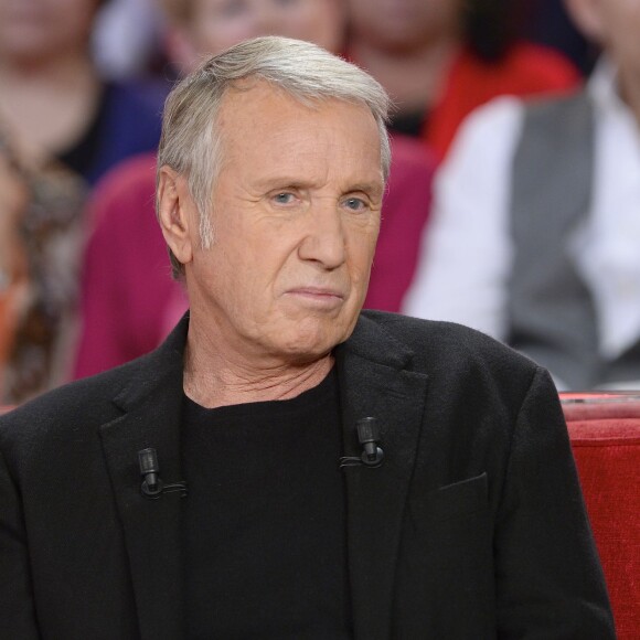 Yves Rénier - Enregistrement de l'émission "Vivement Dimanche" à Paris le 13 janvier 2016 et qui sera diffusée le 17 janvier 2016. Invité principal Les Chevaliers du Fiel. ©Coadic Guirec/Bestimage