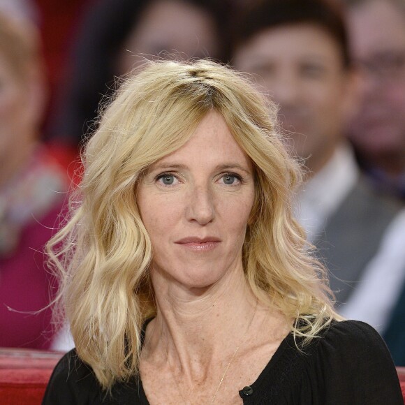 Sandrine Kiberlain - Enregistrement de l'émission "Vivement Dimanche" à Paris le 13 janvier 2016 et qui sera diffusée le 17 janvier 2016. Invité principal Les Chevaliers du Fiel. ©Coadic Guirec/Bestimage