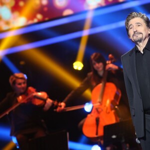 Exclusif - Serge Lama - Enregistrement de l'émission "Le Grand Show, hommage à Michel Delpech" le 18 janvier 2016. L'émission sera diffusée sur France 2 le 23 janvier à 20h55. ©Cyril Moreau/Bestimage