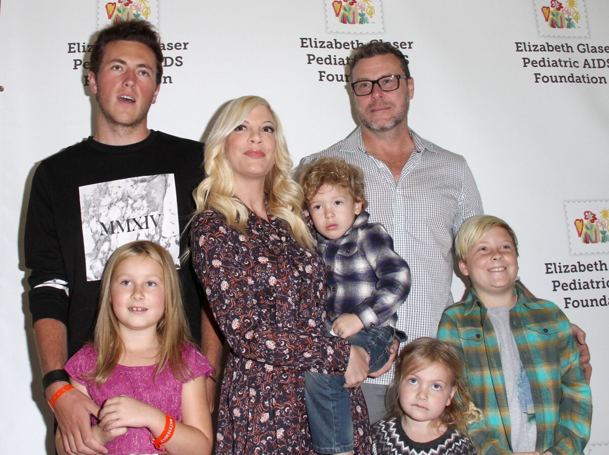 Photo : Jack Montgomery McDermott, Tori Spelling, Dean McDermott et leurs  enfants Stella Doreen, Finn Davey, Hattie Margaret et Liam Aaron McDermott  - People à la 26ème soirée caritative «The Elizabeth Glaser