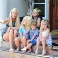 Tori Spelling et ses enfants dans leur maison de Los Angeles, le 31 août 2015