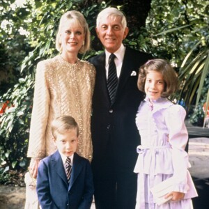 Aaron Spelling et sa femme Candy ainsi que leurs enfants Tori et Randy, le 1er août 1987