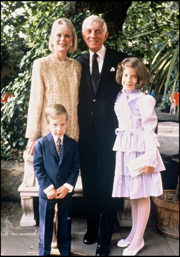 Aaron Spelling et sa femme Candy ainsi que leurs enfants Tori et Randy, le 1er août 1987