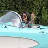 Kendall Jenner, au volant de sa Chevrolet Corvette, se rend chez un ami à Beverly Hills, le 14 janvier 2016.