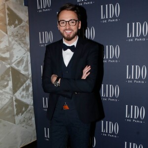 Christophe Willem - Photocall à l'occasion de la présentation du nouveau spectacle du Lido "Paris Merveilles" à Paris, le 8 avril 2015.