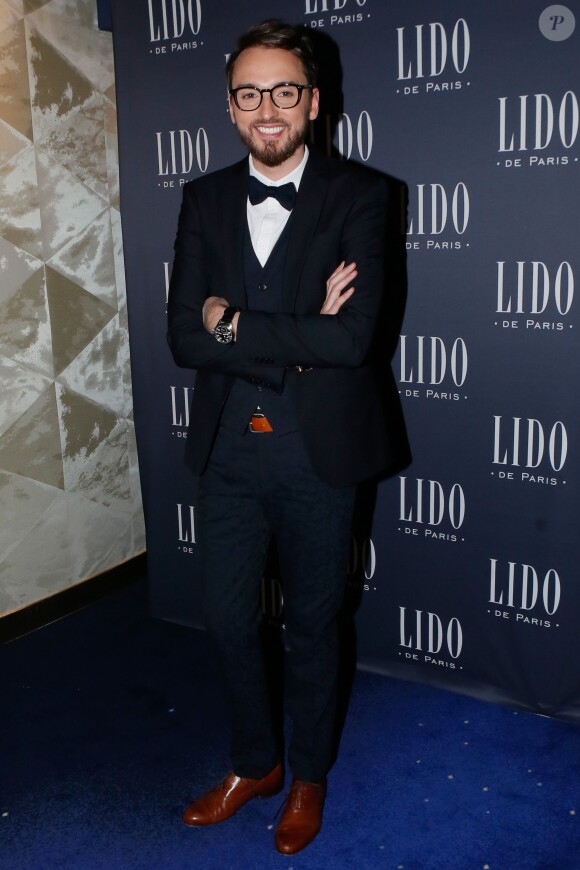 Christophe Willem - Photocall à l'occasion de la présentation du nouveau spectacle du Lido "Paris Merveilles" à Paris, le 8 avril 2015.