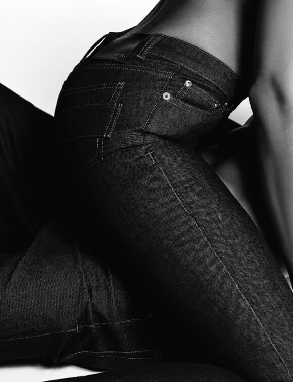 Irina Shayk et Chris Moore figurent sur la nouvelle campagne Givenchy Jeans. Photo par Luigi & Iango.