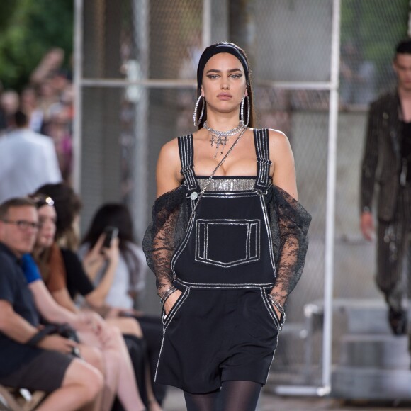Irina Shayk - Défilé Givenchy (collection homme printemps-été 2016) à Paris, le 26 juin 2015.