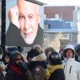 Dès 6h du matin, la foule s'était rassemblée autout de la basilique Notre-Dame de Montréal pour avoir une chance de rendre hommage à René Angélil et d'apercevoir Céline Dion à l'occasion de la chapelle ardente ouverte au public, le 21 janvier 2016