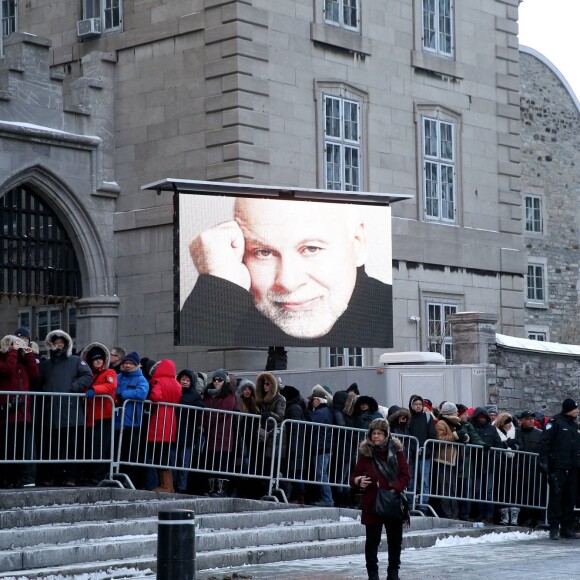 Illustration - La famille de René Angélil sort de la Basi­lique Notre-Dame de Montréal où tous les anonymes sont venus se recueillir en sa mémoire et présenter leurs condoléances à Céline Dion, la veille de ses funérailles, le 21 janvier 2016. © Dominique Jacovides/Bestimage
