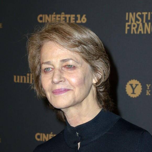 Charlotte Rampling pose lors de la 28e cérémonie annuelle des "European Film Awards" à Berlin, le 11 décembre 2015.
