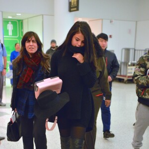 Selena Gomez arrive à l'aéroport JFK à New York, le 20 janvier 2016. © CPA/Bestimage