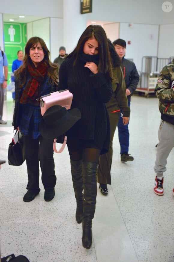 Selena Gomez arrive à l'aéroport JFK à New York, le 20 janvier 2016. © CPA/Bestimage