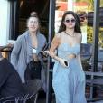 Exclusif - Selena Gomez sort d'un restaurant avec une amie à Studio City, le 12 janvier 2016.
