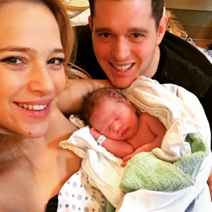 Michael Bublé est papa pour la 2e fois. Sa femme Luisana Popilato a donné naissance à un petit garçon prénommé Elias, le 22 janvier 2016. Photo publiée sur Instagram.