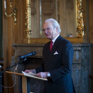 Le roi Carl Gustav, la reine Silvia et la princesse Victoria (enceinte) de Suède inaugurent l'exposition "In course of time" à Stockholm le 22 janvier 2016.  STOCKHOLM 2016-01-22. King Carl XVI Gustaf, Queen Silvia, Crown Princess Victoria and Princess Christina of Sweden attend the opening of the exhibition In Course of Time - 400 years of royal clocks held at the Royal Palace.22/01/2016 - Stockholm