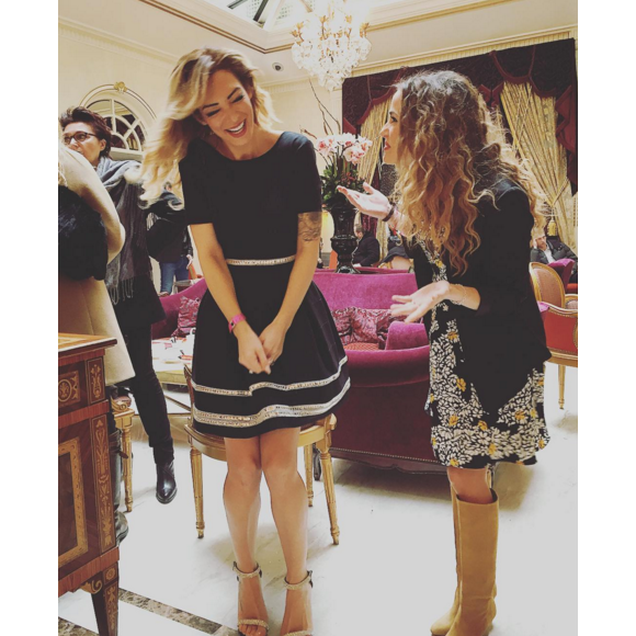 Emilie Nef Naf et Capucine Anav lors de la finale du concours Top Model Belgium 2016, le 24 janvier au Lido de Paris.