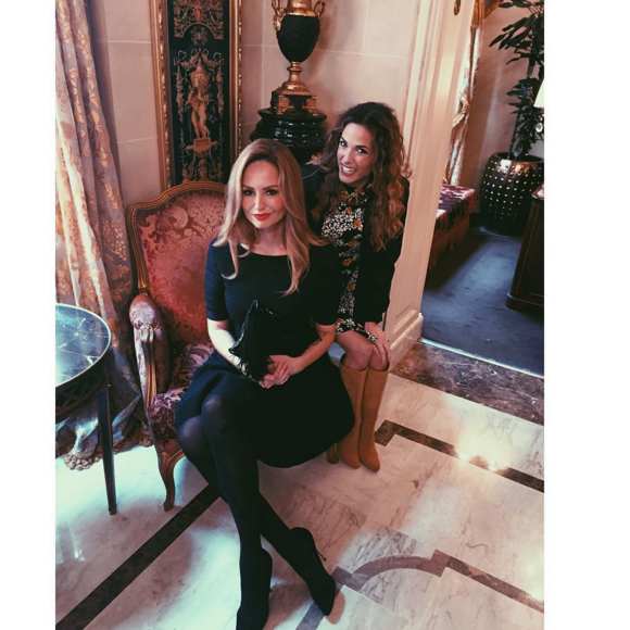 Capucine Anav et Adriana Karembeu lors de la finale du concours Top Model Belgium 2016, le 24 janvier au Lido de Paris.