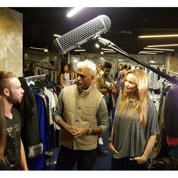 Satya Oblette et Adriana Karembeu dans les coulisses du concours, le 23 janvier 2016 à Paris.