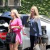 Kim Richards films et sa fille Brooke Brinson sur le tourange de son émission de télé réalité The Real Housewives of Beverly Hills, Los Angeles, le 2 juillet 2014