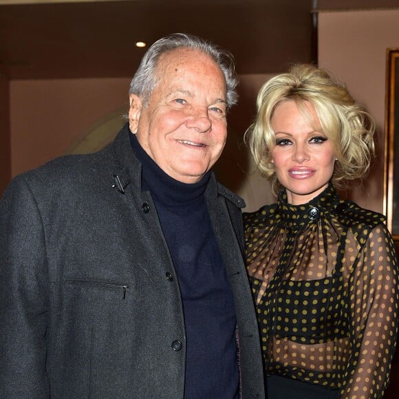 Exclusif - Pamela Anderson et Massimo Gargia - Pamela Anderson dîne au restaurant Casa Di Delfo après son discours à l'Assemblée Nationale contre le gavage des oies, à Paris, le 19 janvier 2016. L'actrice américaine est venue soutenir la présentation d'une proposition de loi écologiste sur le gavage d'animaux pour la production de foie gras. © Giancarlo Gorassini/Bestimage