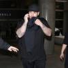 Rob Kardashian arrive à l'aéroport de LAX à Los Angeles. Rob n'a pas assisté au mariage de sa soeur Kim Kardashian et de Kanye West et les a traités de superficiels! Le 24 mai 2014