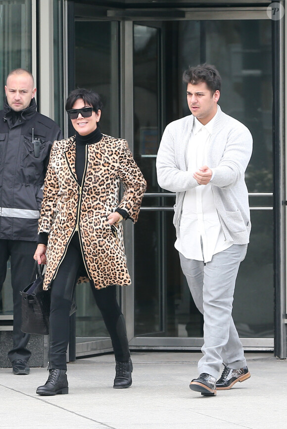 semi-exclu - Rob Kardashian, sa mere Kris Jenner font du shopping a Paris chez Valentino, Hermes et Balenciaga le 5 avril 2013
