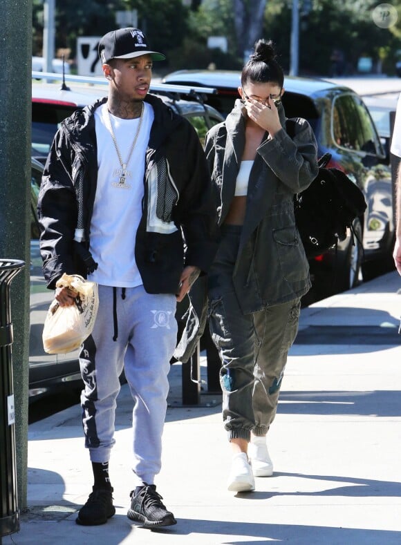 Kylie Jenner et son petit ami Tyga sont allés prendre leur petit déjeuner à ‘Lovi's Delicatessen' à Calabasas, le 1er novembre 2015
