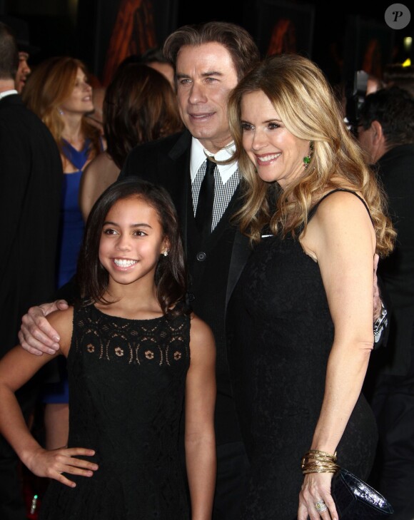 John Travolta, sa femme Kelly Preston et Asia Monet Ray - Première de la série "The People v. O.J. Simpson : American Crime Story" à Los Angeles, le 27 janvier 2016