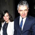  Rowan Atkinson aka Mr. Bean et sa girlfriend Louise Ford, 32 ans, quittent une soir&eacute;e American Buffalo au National Gallery Cafe &agrave; Londres le 27 avril 2015. 
