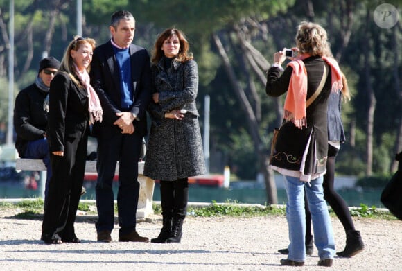Rowan Atkinson en vacances à Rome avec sa femme Sunestra et sa fille Lily le 20 octobre 2009