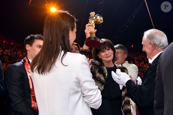 Exclusif - La princesse Stéphanie de Monaco a reçu le 19 janvier 2016 un Clown d'or des mains de son frère le prince Albert II lors du 40e Festival international du cirque de Monte-Carlo, en reconnaissance de son engagement dans la perpétuation du rendez-vous créé par leur père le prince Rainier III, qu'elle préside depuis 2005, et en présence notamment de ses enfants Louis et Pauline Ducruet. © Bruno Bebert/Bestimage