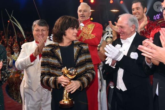 Exclusif - La princesse Stéphanie de Monaco a reçu le 19 janvier 2016 un Clown d'or des mains de son frère le prince Albert II lors du 40e Festival international du cirque de Monte-Carlo, en reconnaissance de son engagement dans la perpétuation du rendez-vous créé par leur père le prince Rainier III, qu'elle préside depuis 2005, et en présence notamment de ses enfants Louis et Pauline Ducruet. © Bruno Bebert/Bestimage