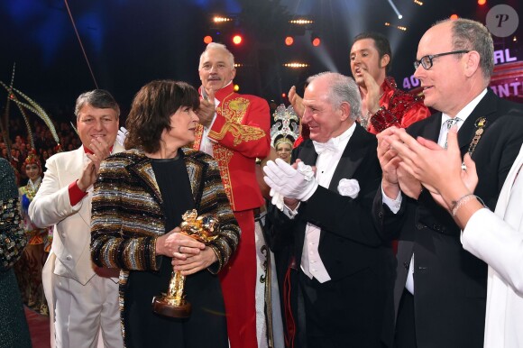 Exclusif - La princesse Stéphanie de Monaco a reçu le 19 janvier 2016 un Clown d'or des mains de son frère le prince Albert II lors du 40e Festival international du cirque de Monte-Carlo, en reconnaissance de son engagement dans la perpétuation du rendez-vous créé par leur père le prince Rainier III, qu'elle préside depuis 2005, et en présence notamment de ses enfants Louis et Pauline Ducruet. © Bruno Bebert/Bestimage