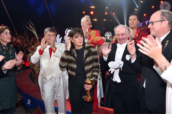 Exclusif - La princesse Stéphanie de Monaco a reçu le 19 janvier 2016 un Clown d'or des mains de son frère le prince Albert II lors du 40e Festival international du cirque de Monte-Carlo, en reconnaissance de son engagement dans la perpétuation du rendez-vous créé par leur père le prince Rainier III, qu'elle préside depuis 2005, et en présence notamment de ses enfants Louis et Pauline Ducruet. © Bruno Bebert/Bestimage