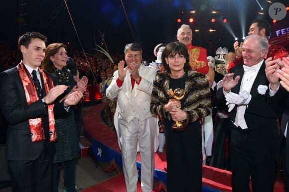 Exclusif - La princesse Stéphanie de Monaco a reçu le 19 janvier 2016 un Clown d'or des mains de son frère le prince Albert II lors du 40e Festival international du cirque de Monte-Carlo, en reconnaissance de son engagement dans la perpétuation du rendez-vous créé par leur père le prince Rainier III, qu'elle préside depuis 2005, et en présence notamment de ses enfants Louis et Pauline Ducruet. © Bruno Bebert/Bestimage