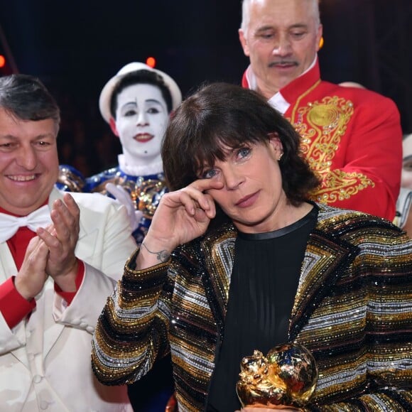 Exclusif - La princesse Stéphanie de Monaco a reçu le 19 janvier 2016 un Clown d'or des mains de son frère le prince Albert II lors du 40e Festival international du cirque de Monte-Carlo, en reconnaissance de son engagement dans la perpétuation du rendez-vous créé par leur père le prince Rainier III, qu'elle préside depuis 2005, et en présence notamment de ses enfants Louis et Pauline Ducruet. © Bruno Bebert/Bestimage