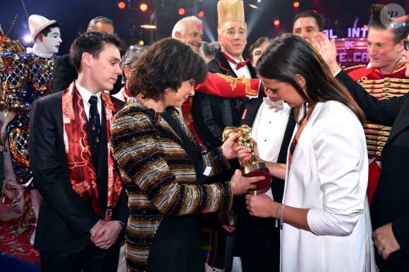 Exclusif - La princesse Stéphanie de Monaco a reçu le 19 janvier 2016 un Clown d'or des mains de son frère le prince Albert II lors du 40e Festival international du cirque de Monte-Carlo, en reconnaissance de son engagement dans la perpétuation du rendez-vous créé par leur père le prince Rainier III, qu'elle préside depuis 2005, et en présence notamment de ses enfants Louis et Pauline Ducruet. © Bruno Bebert/Bestimage