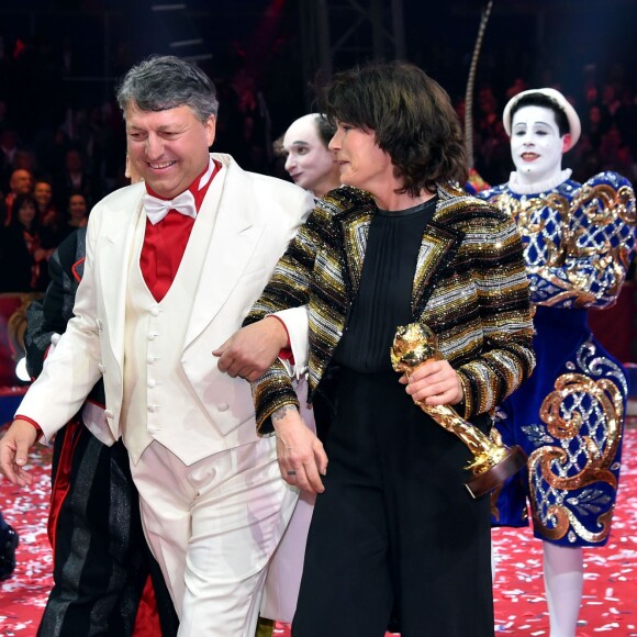 Exclusif - La princesse Stéphanie de Monaco a reçu le 19 janvier 2016 un Clown d'or des mains de son frère le prince Albert II lors du 40e Festival international du cirque de Monte-Carlo, en reconnaissance de son engagement dans la perpétuation du rendez-vous créé par leur père le prince Rainier III, qu'elle préside depuis 2005, et en présence notamment de ses enfants Louis et Pauline Ducruet. © Bruno Bebert/Bestimage